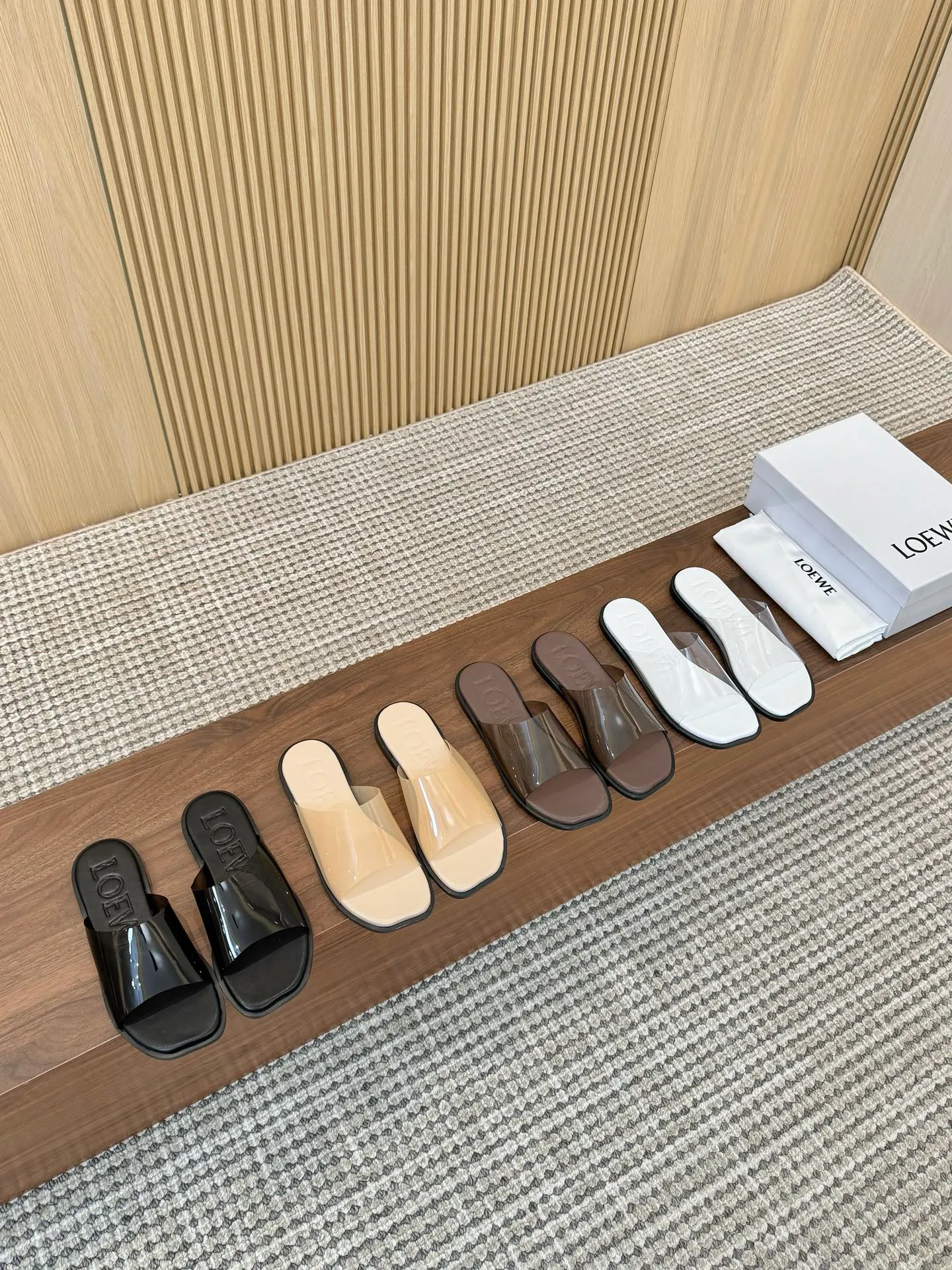 👟👟Ex-factory price 340👟👟 LOEWE 25th season latest style, 4 colors optional, leather sole plus 40